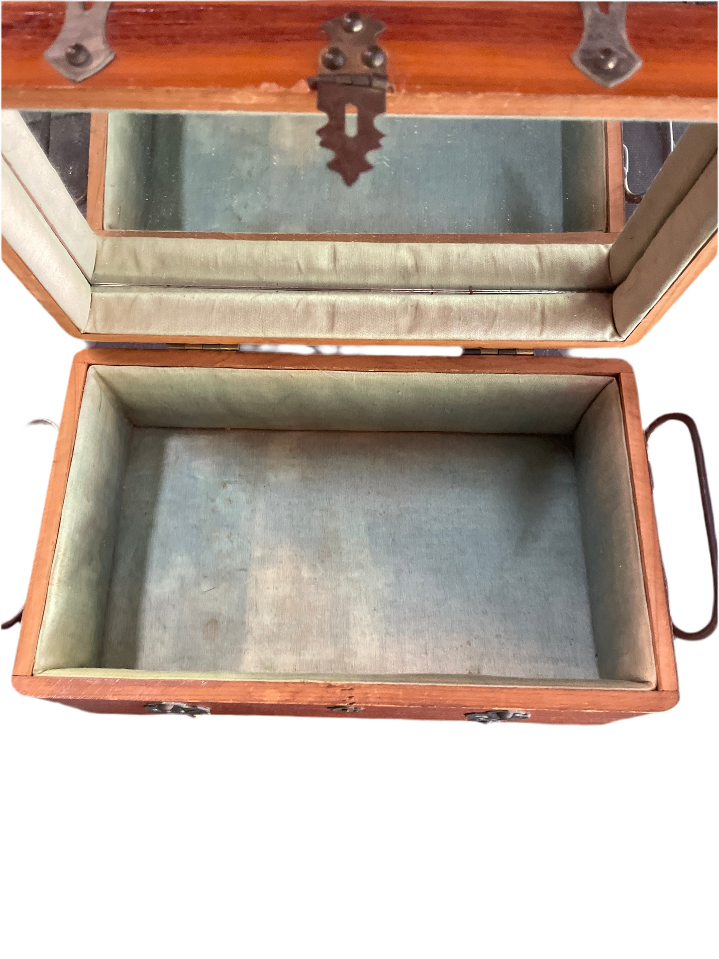 Jewelry box treasure trunk style