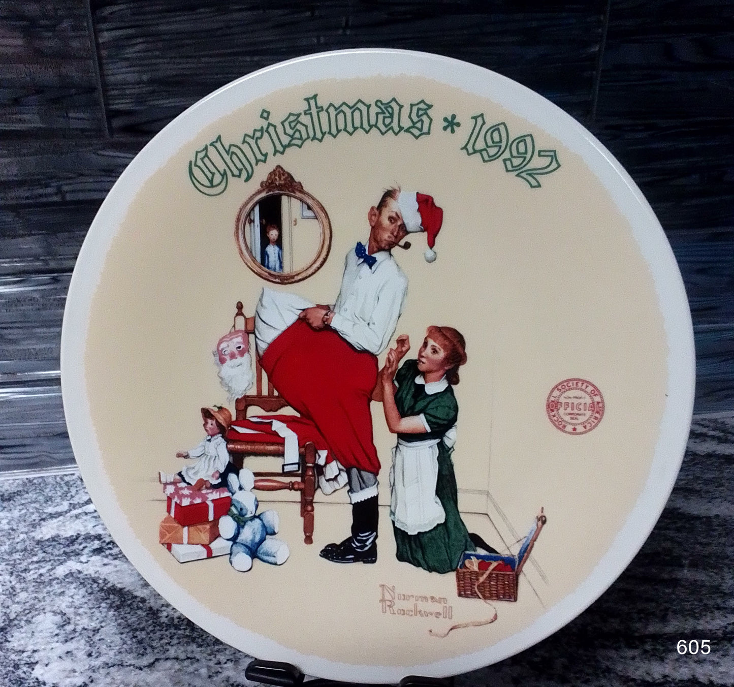 Edwin M Knowles China Company Norman Rockwell Christmas 1992 - The "Christmas Surprise" plate 84-R70-1.19